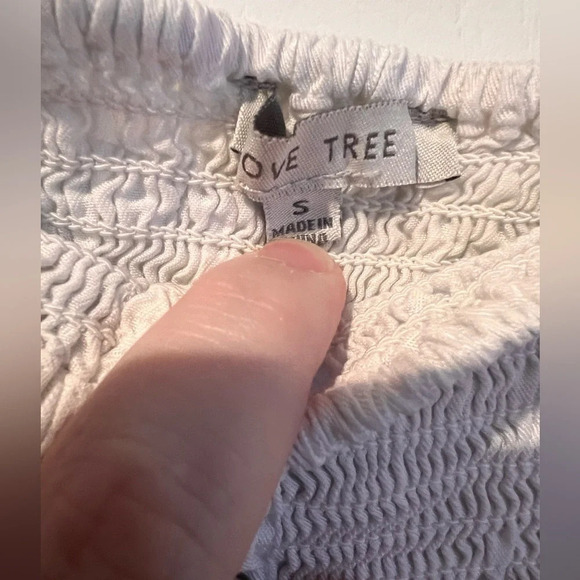 Love tree sz small off shoulder crop top. White with non functioning buttons. - Picture 2 of 6